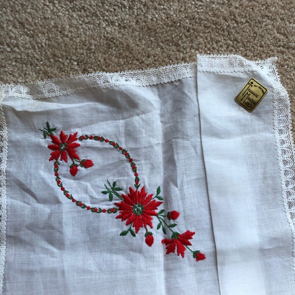 Vintage Treasure Masters embroidered handkerchief - Picture 5 of 7